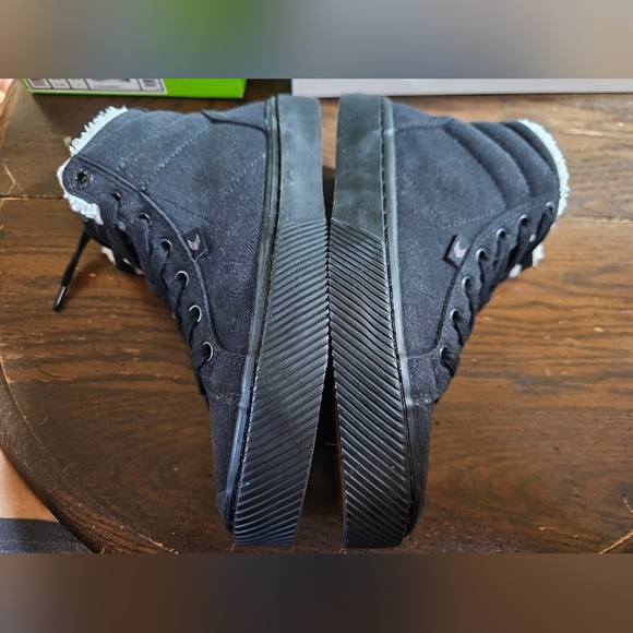 Cariuma OCA High Therma All Black Suede Boots Size 5M/6.5W NIB - Picture 8 of 9